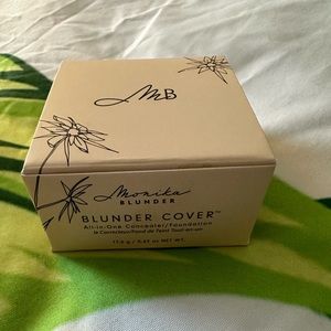 Monika Blunder Beauty Blunder Cover — Shade 4.25 (Vier .25)